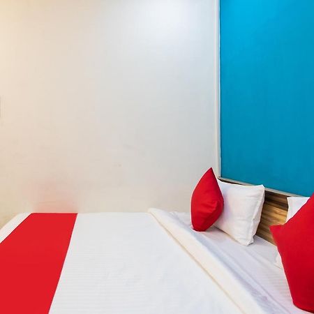 โอโย 24196 โฮเต็ล ศรีนาถ พาเลซ Hotel อุจเจน ภายนอก รูปภาพ