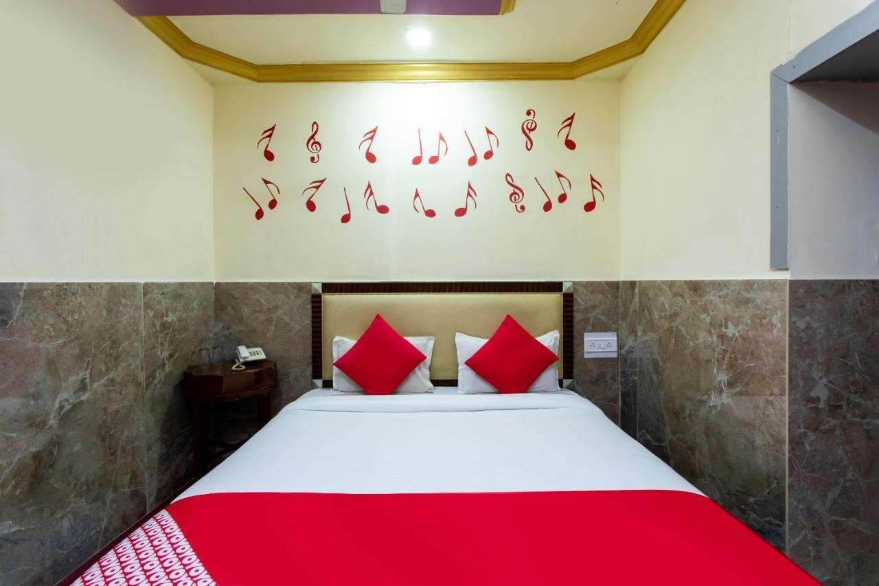 โอโย 24196 โฮเต็ล ศรีนาถ พาเลซ Hotel อุจเจน ภายนอก รูปภาพ