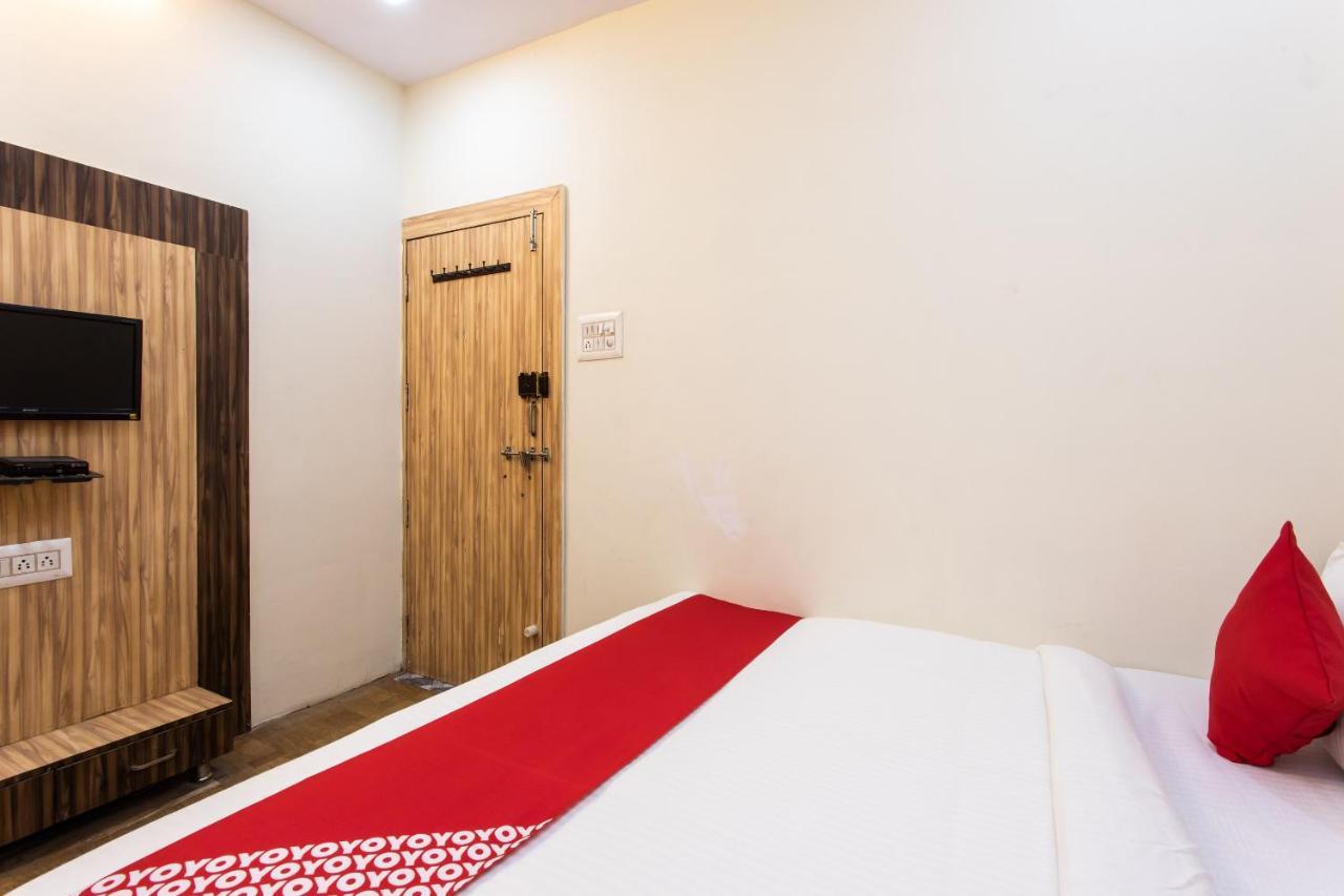 โอโย 24196 โฮเต็ล ศรีนาถ พาเลซ Hotel อุจเจน ภายนอก รูปภาพ
