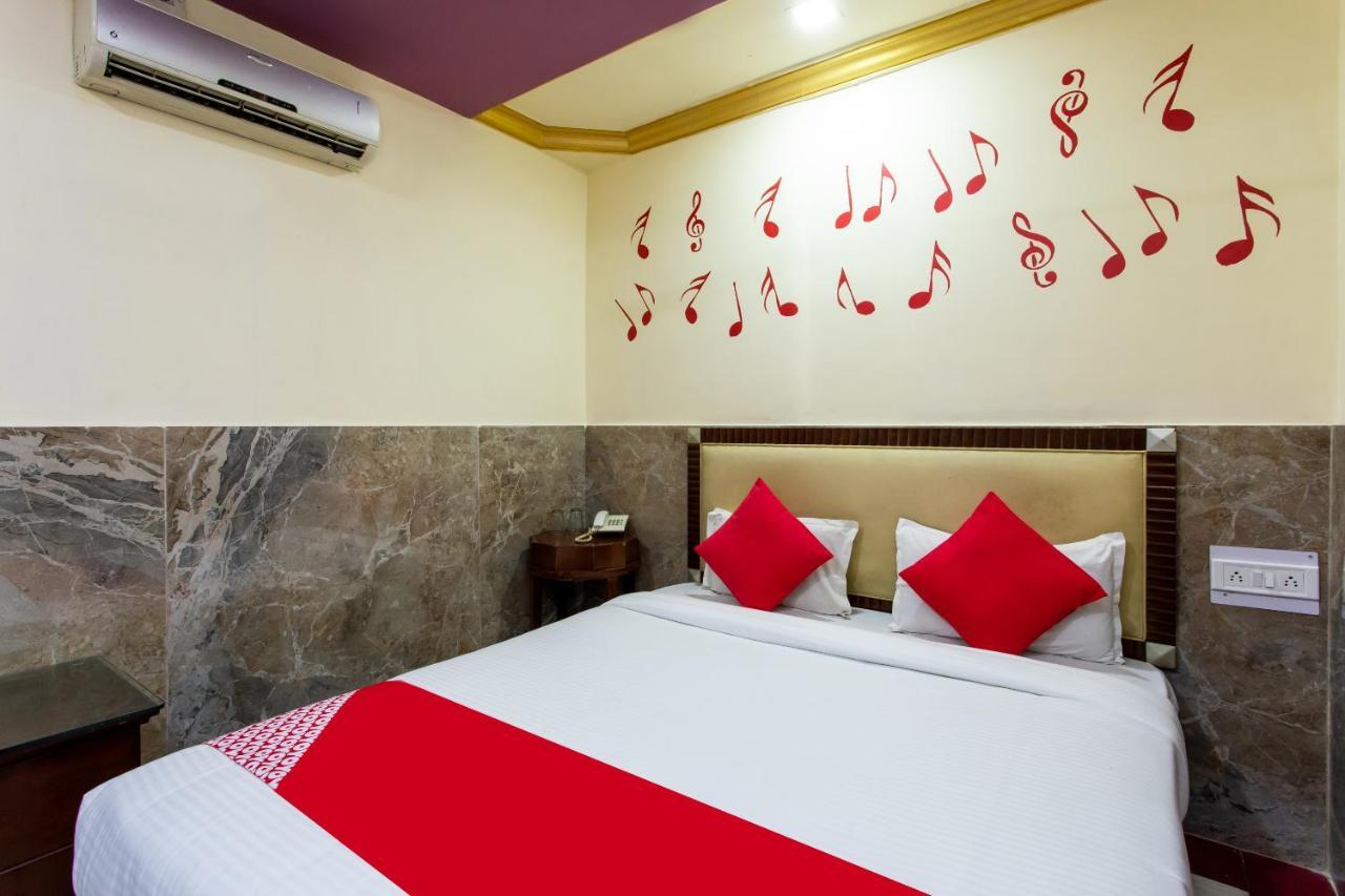โอโย 24196 โฮเต็ล ศรีนาถ พาเลซ Hotel อุจเจน ภายนอก รูปภาพ